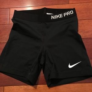 Black Nike Pros 5 inch